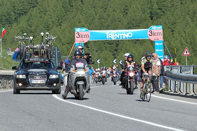 DSC_1318.jpg - Il russo Denis MENCHOV, della Geox, vincitore del giro d’Italia del 2009, ai 3 Km passa per quinto, ma arriverà nono.