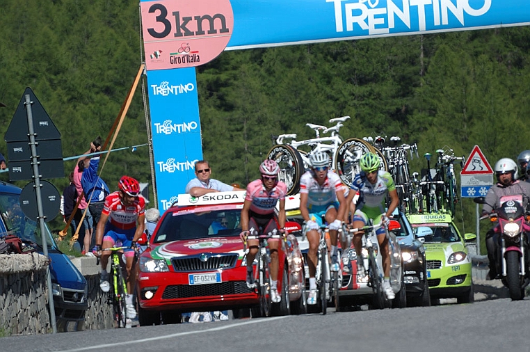 DSC_1327.jpg - Il gruppetto della maglia rosa.