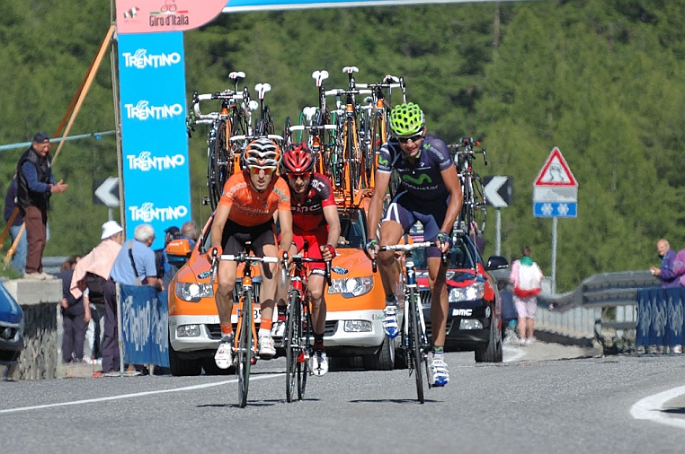 DSC_1350.jpg - da sinistra: Mikel NIEVE ITURALDE basco della Euskaltel; lo svizzero Johann TSCHOPP della BMC e Branislau SAMOILAU bielorusso della  Movistar.