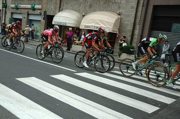 DSC_3267.jpg - la maglia rosa è ancora indossata da Cadel EVANS.