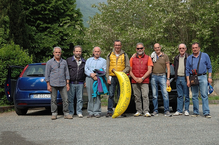 DSC_4037.jpg - Il solito gruppo di amici savonesi arrivano a Villar Perosa per assistere al passaggio dei corridori.