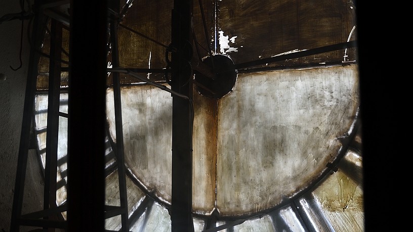 MAK_4806.jpg - L'orologio visto da dietro.