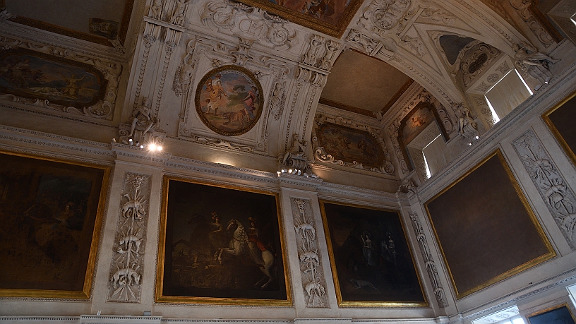 MAK_4849.jpg - Le sale sono riccamente ornate di stucchi e dipinti.