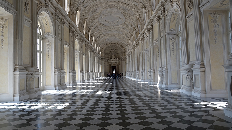 MAK_4891.jpg - La galleria grande senza i visitatori.