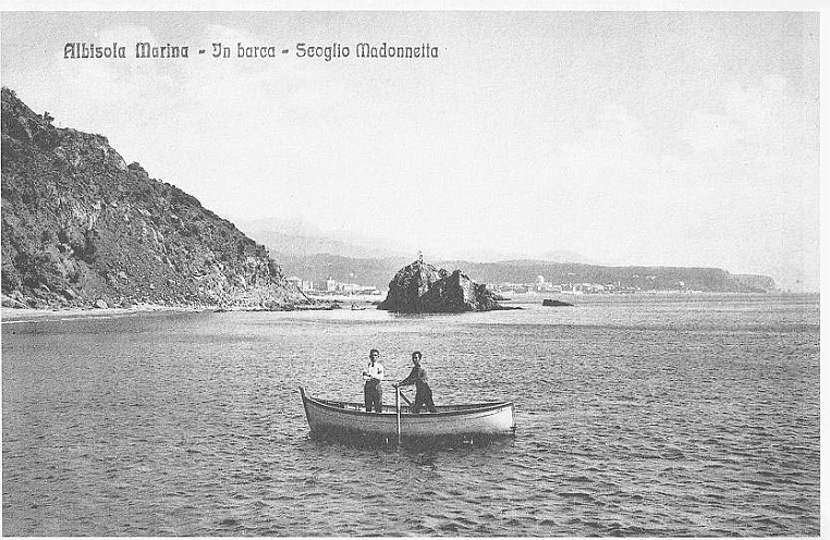 26-cartolina.jpg - All'epoca era certamnete un luogo incantevole e isolato, raggiungibile solo con le barche dai pescatori.