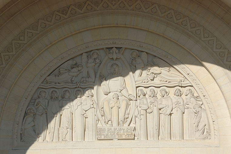 22a-DSC_5439.jpg - Nell’archetto Gesù con un bambino tra le gambe, circondato dagli apostoli, (l’ultimo a destra in ginocchio è Giuda).