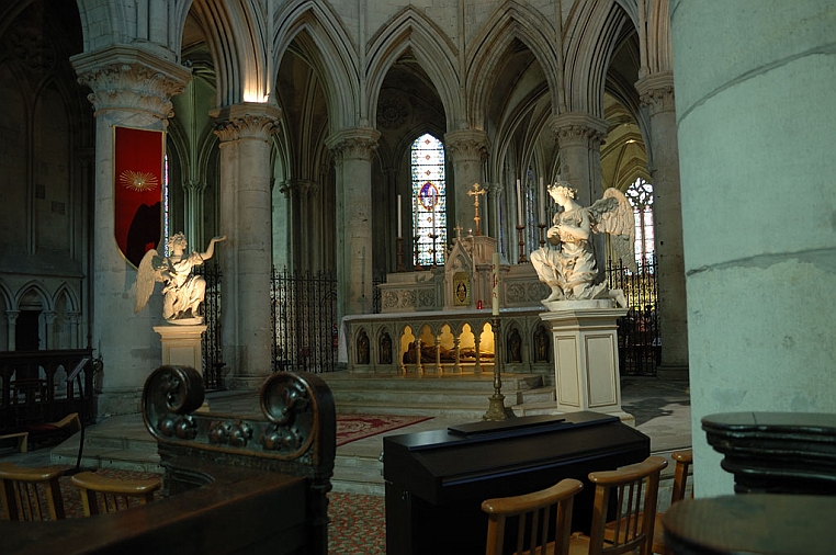 06-DSC_5362.jpg - L'altare donato da Louis Martin padre di Santa Teresa del Bambin Gesù.