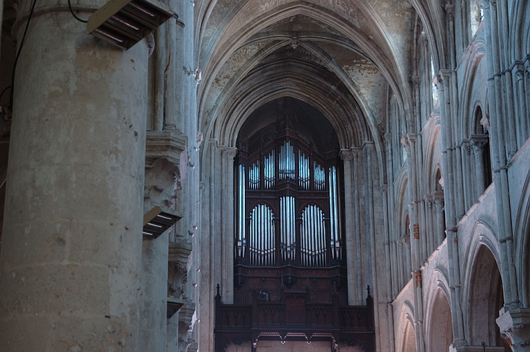 38-DSC_5357.jpg - L'organo è stato offerto dal sig. Herbert-Fournet, sindaco di Lisieux nel 1872, e inaugurato nel 1874.