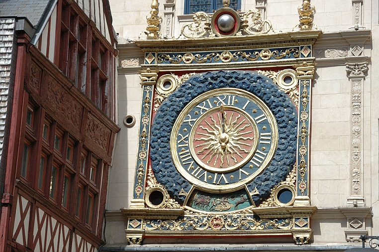 14-DSC_5887.jpg - Il Gros-Horloge (Grand'Orologio) è uno dei monumenti più conosciuti della città, ne rappresenta il suo simbolo per antonomasia.