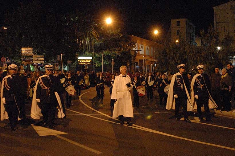 01apertura.jpg - L'inizio della Processione nel 2008.