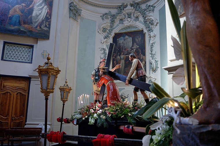 g-DSC_0016.jpg - La cassa è custodita nell'oratorio in via dei Mille dalla confraternita dei Santi Pietro e Caterina.
