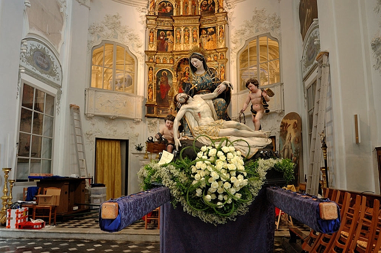 g-DSC_9966.jpg - La cassa è custodita dalla confraternita di N. S. di Castello, presso l'oratorio in Via Manzoni, che dal 1544 è sede della confraternita.