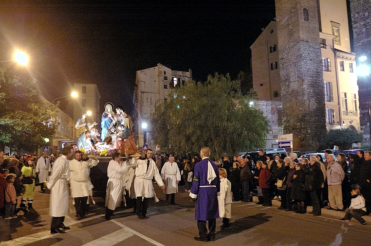 DSC_0285-OK.jpg - La processione del 2010.