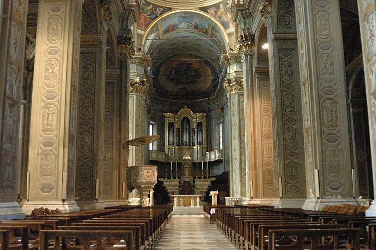 g-DSC_9898-1.jpg - Nel Duomo di Savona vengono preparate le casse che sono conservate nei due oratori più decentrati.