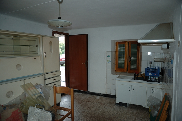 01-DSC_1837.jpg - L'ingresso-cucina originale.