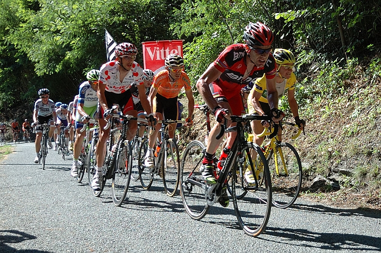 DSC_1579JA.jpg - Da sinistra Ivan Basso sempre coperto da Jelle Vanendert, Samuel Sanchez, Cadel Evans e Thomas Voeckler.