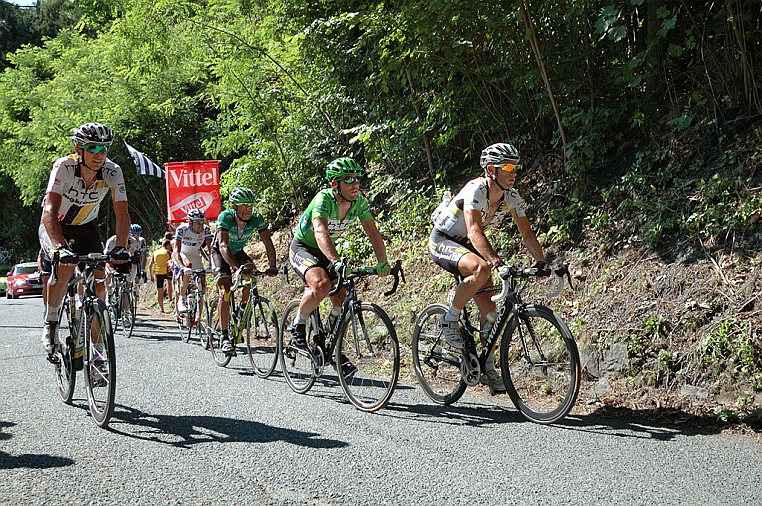 DSC_1621JA.jpg - La maglia verde dietro a Mark Renshaw. E' l'unico dei corridori che conserverà la maglia indossata in questa tappa fino a Parigi.