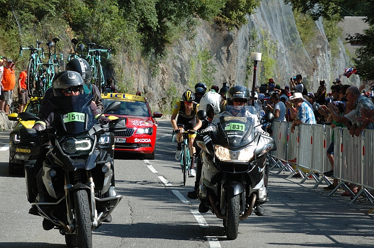 DSC_5970.jpg - All’inizio della salita, a poco meno di 13 km dall’arrivo, passa per primo l’olandese Steven Kruisjwijk (Team LottoNL-Jumbo)