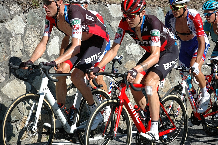 DSC_6007.jpg - Con il cerrotto sul ginocchio, lo statunitense Tejay Van Garderen (BMC)