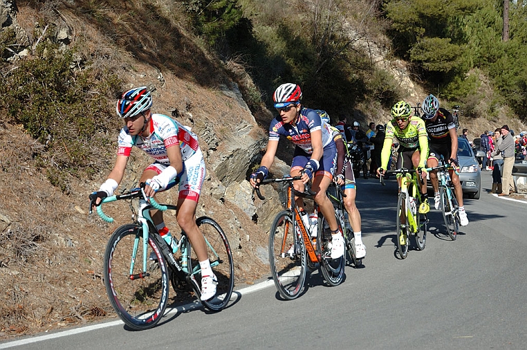 DSC_2213.jpg - Secondo passaggio, subito dopo il GPM del passo Paravenna verso Testico ancora in fuga nell’ordine: Giario Ermeti, Luca Dodi, Vincenzo Garofalo, Alfredo Balloni e Franck Osorio.