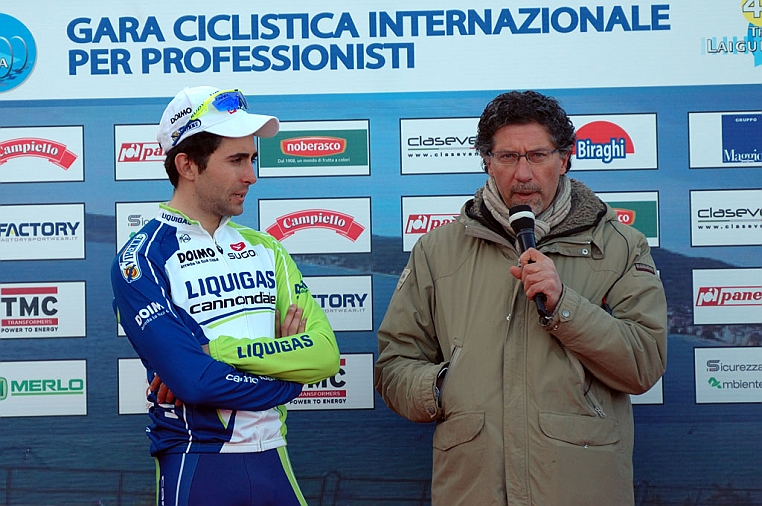 DSC_2274.jpg - Il vincitore intervistato da Francesco Pancani l’attuale voce del ciclismo RAI.