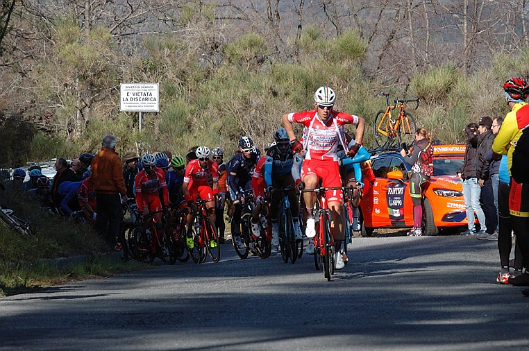 DSC_5101.jpg - Il gruppo transita con un ritardo di 8'50".