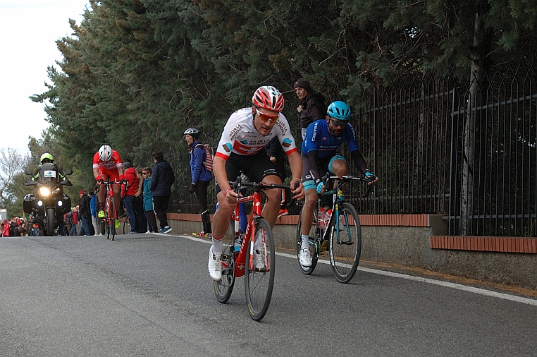 DSC_5119.jpg - Segue il campione svizzero Silvan Dillier (AG2R) e Moreno Moser che nell’occasione corre coi colori della nazionale italiana.