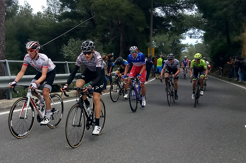 TL2019_04.jpg - Gli inseguitori col campione nazionale francese Anthony Roux.