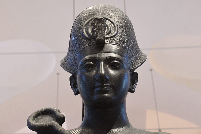 107_MAK_5830.jpg - Ramesse II indossa la corona khepresh.