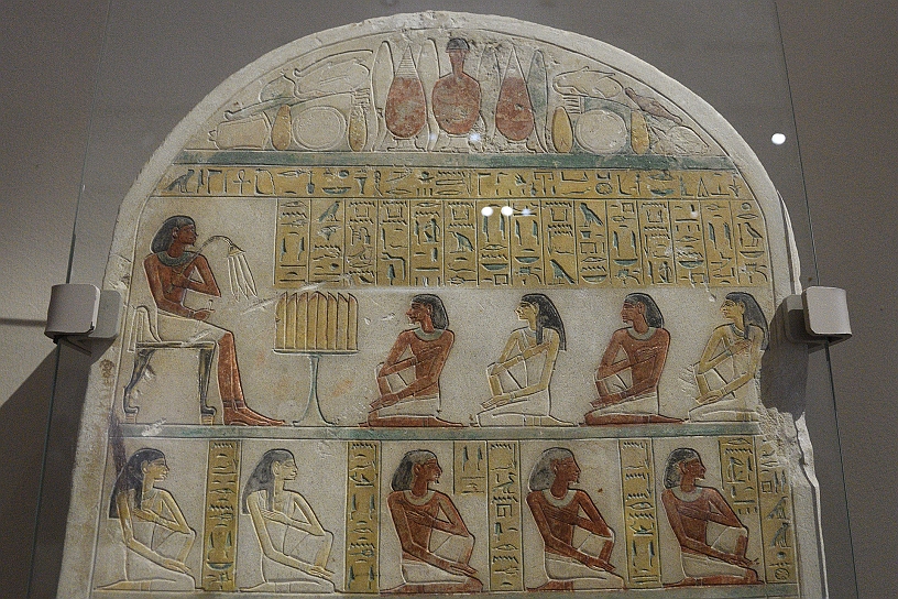 29_MAK_5688.jpg - Stele familiare dello scriba in capo Horhernakht, figlio di Kheti (1850-1756 a.C.).