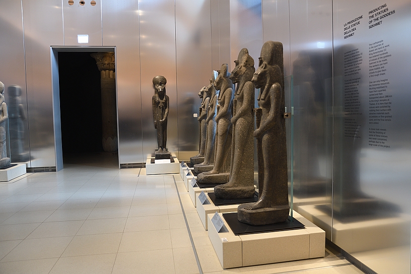 71_MAK_5784.jpg - Statue della dea Sekhmet 1390 – 1353 a.C. dal tempio di Ptah a Luxor.