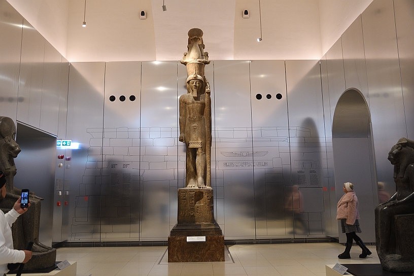 92_MAK_5797.jpg - Ha una statua gemella che si trova al Louvre. Sono state trovate nella parte Nord della prima corte del tempio di Karnak.