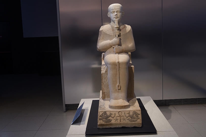 95_MAK_5832.jpg - Statua in calcare del dio Patha seduto, risalente al 1390-1353.